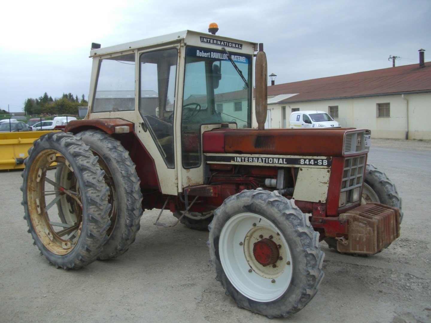 Tracteur agricole Case IH 844 à vendre sur Ravillon